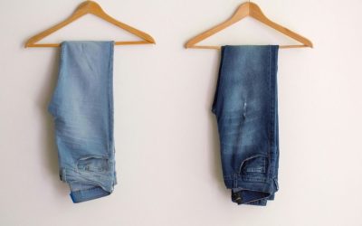 Le denim sous toutes ses coutures : les must-haves de la saison